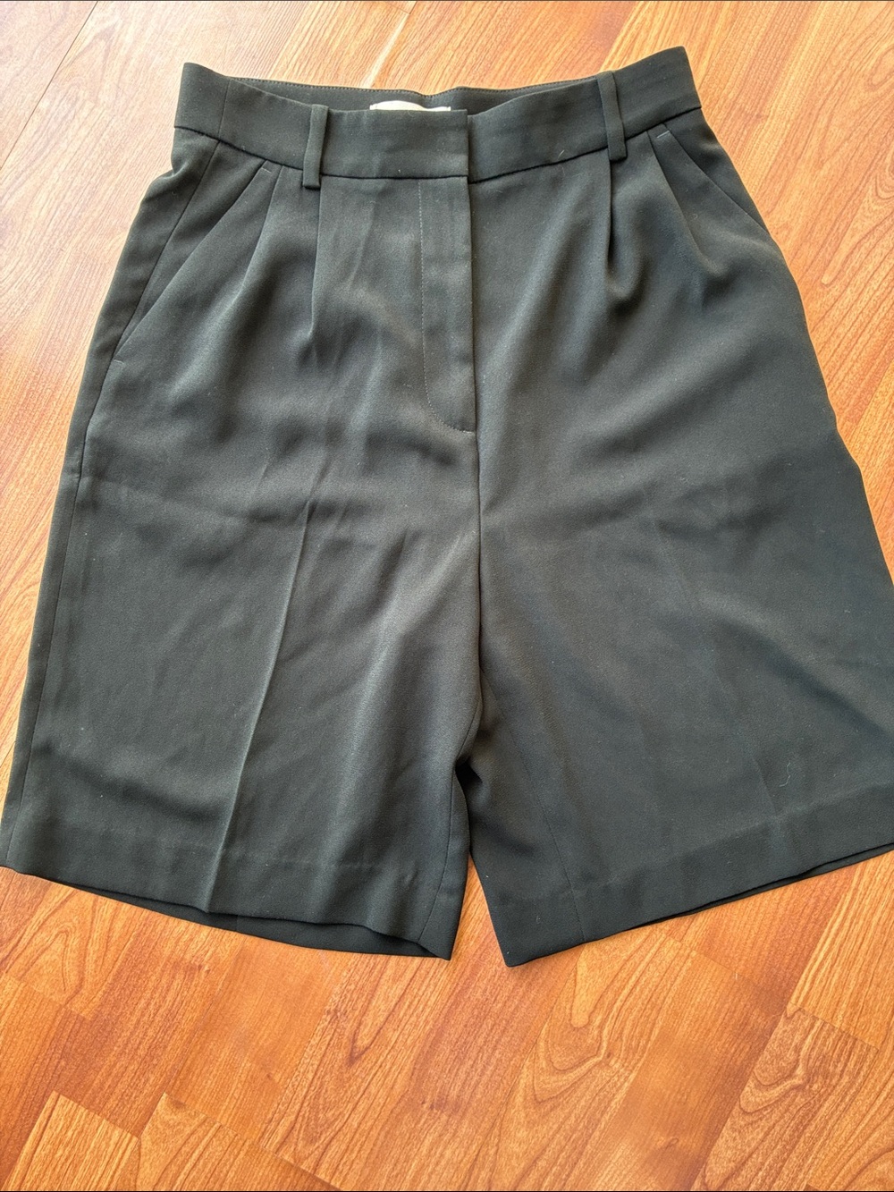 H&M Black High-Waist Bermuda